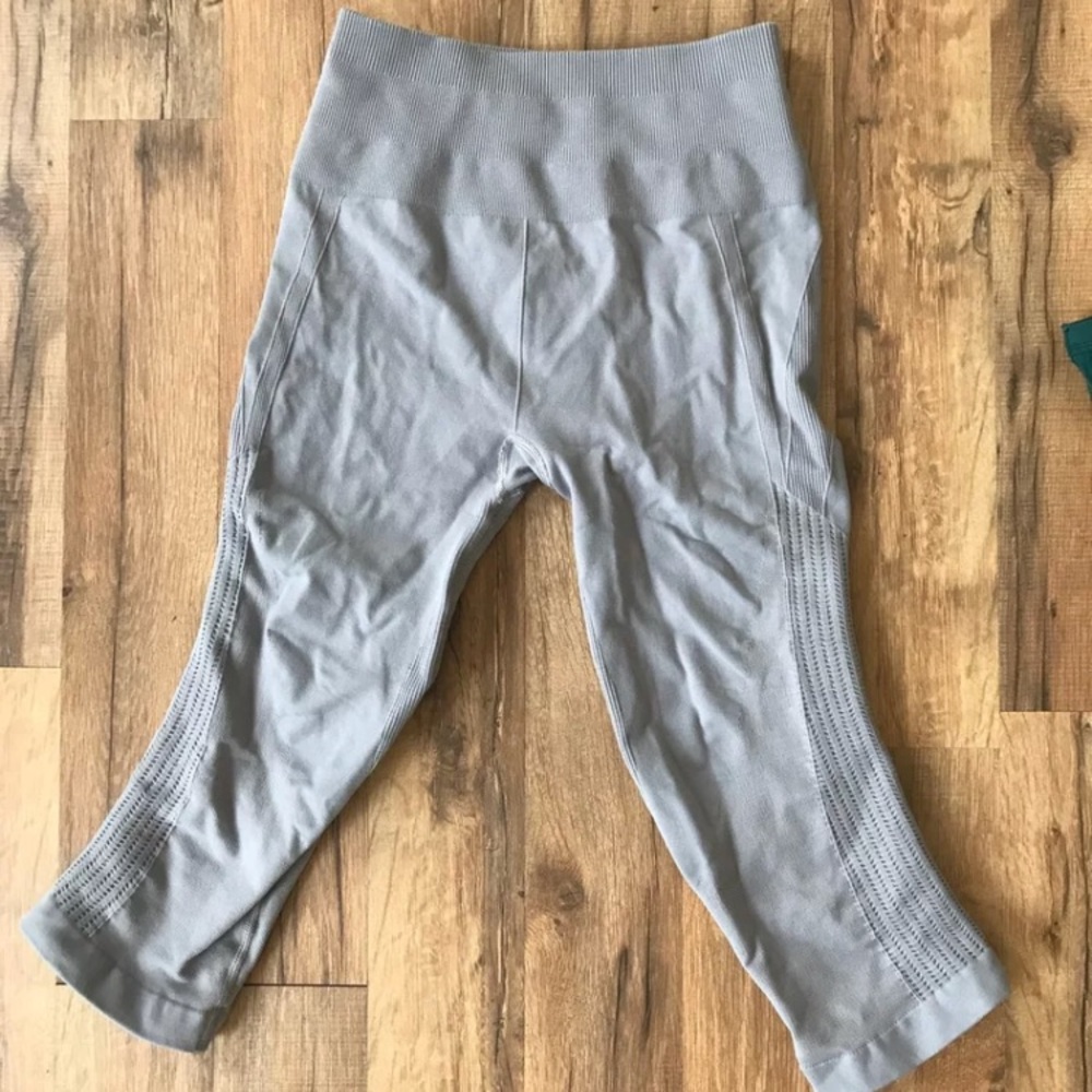 Lululemon flow and go crop